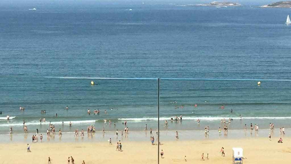 Mirando Al Mar. Playa America Nigran Bagian luar foto
